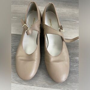 Capezio tap shoes 7M. Tan.